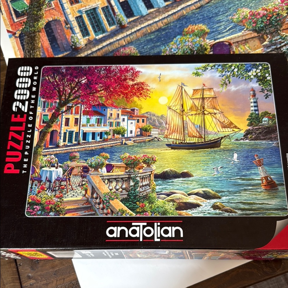 Vibrant Coastal Scene 2000 Piece Puzzle
